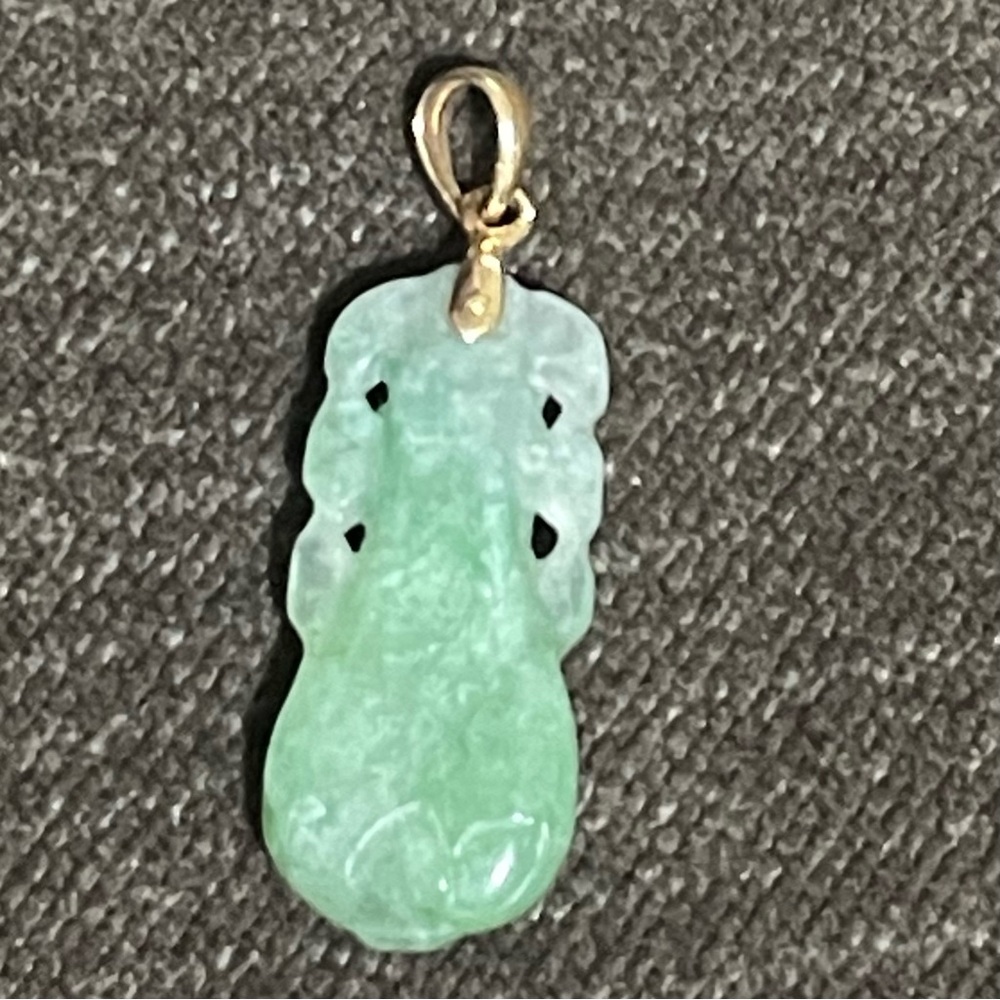 14K (585 Gold) Green JADE PENDANT real solid Gold Fine Jewelry.